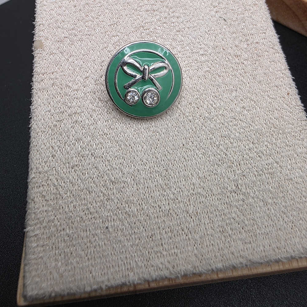 Green Enamel Bow Button with Crystals (1880)